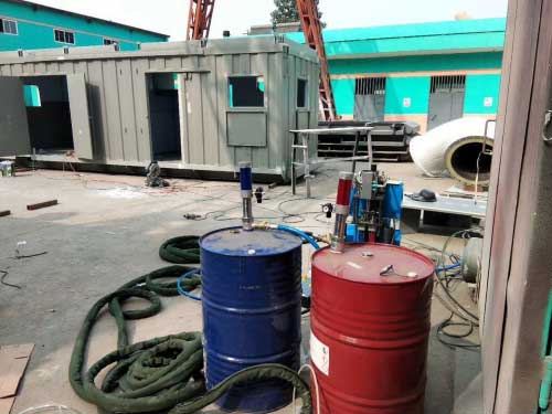 集裝箱聚氨酯噴涂填充發泡機(圖3) 集裝箱聚氨酯噴涂